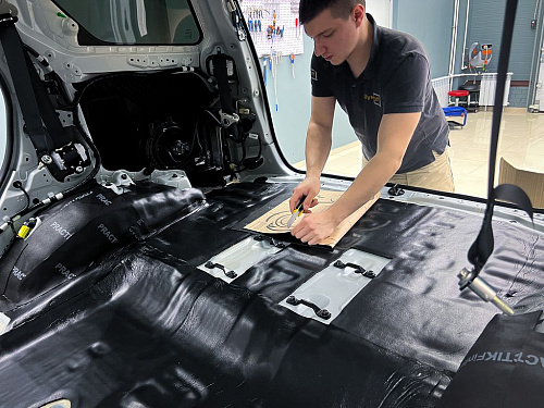 Шумоизоляция багажника Тойота Фортунер