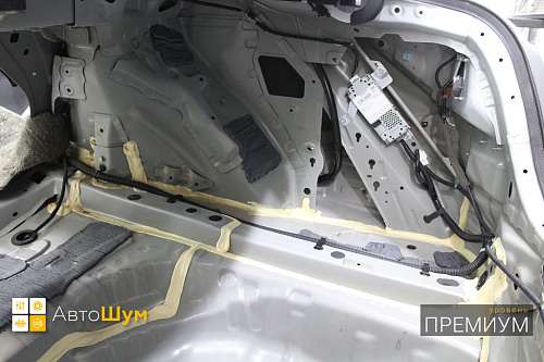 Штатная шумоизоляция арок Хонда Аккорд