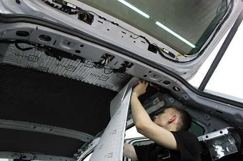 Клеим Шумофф Absorber А15 на крышу Фольксваген Тигуан