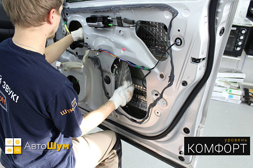 Клеим Шумофф М2 внутрь двери Сузуки Гранд Витара.