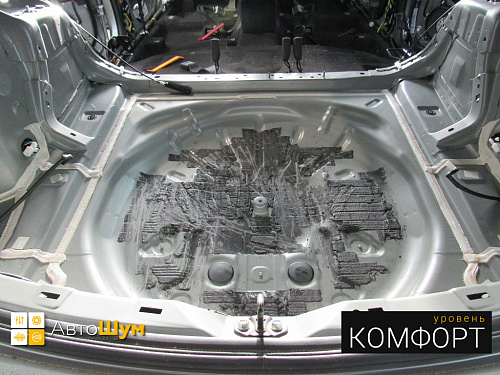 Штатная шумоизоляция багажника.