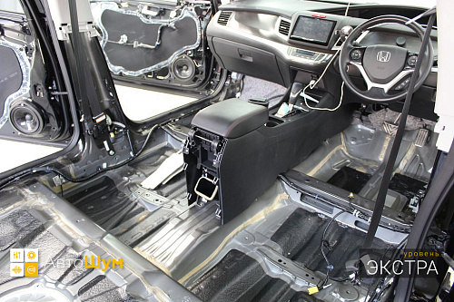 Штатная шумоизоляция пола Хонда Джейд