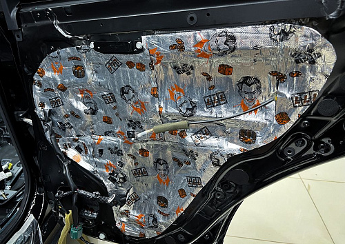 Оклейка технологических отверствий дверей Инфинити ФХ35