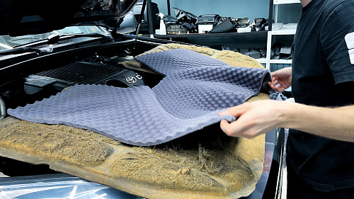 Шумоизоляция обшивки капота Тойота Ленд Крузер Прадо 120