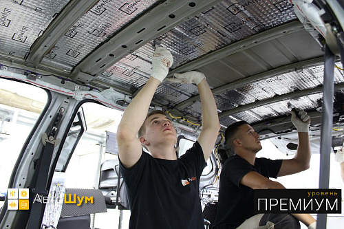 Клеим виброизоляцияю на крышу Митсубиси Аутледер