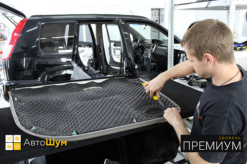 Оклеиваем шумопоглотителем Абсорбер А15 обшивку двери Ниссан Х Трейл