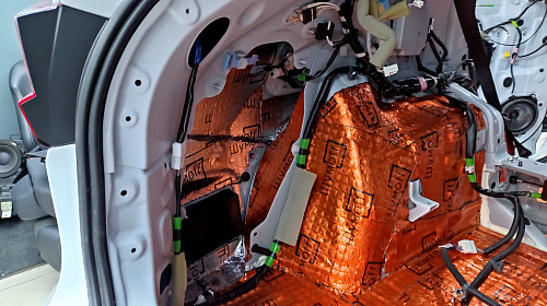 Виброизоляция арок Лексус РХ