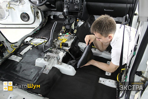 Клеим Практик Финиш на пол Сузуки Гранд Витары