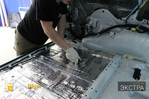 Клеим виброизоляцию в багажник Тойоты Ленд Крузер Прадо 150