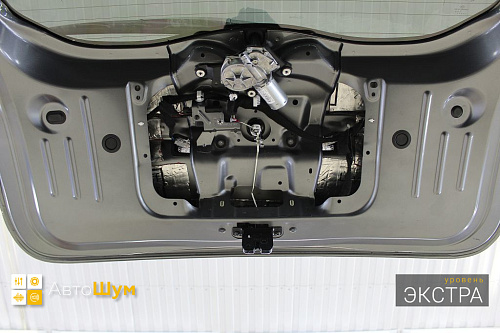 Виброизоляция пятой двери Рено Дастер