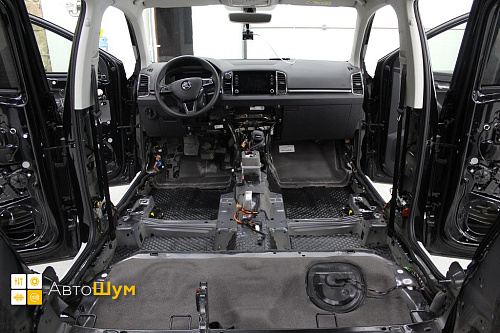 Шумоизоляция днища Шкода Карок