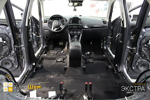 Грязный ковер Мазды СХ 5