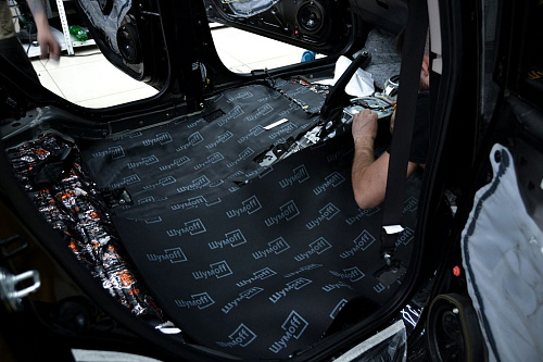 Шумоизоляция пола Хонда Фит Шатл