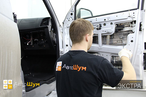 Клеим виброизоляцию внутрь двери Уаз Патриот Пикап