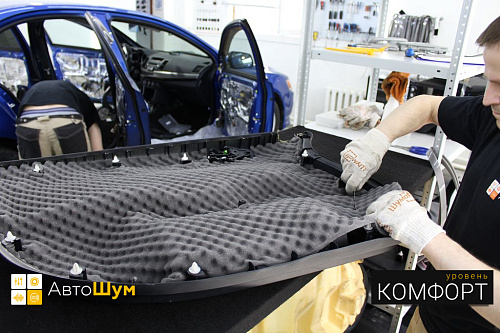 Оклеиваем дверную обшивку Митсубиси Лансер