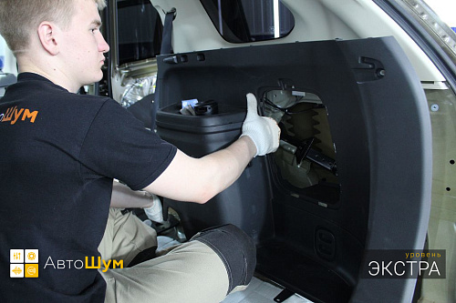 Разбираем багажник Митсубиси Аутледер.