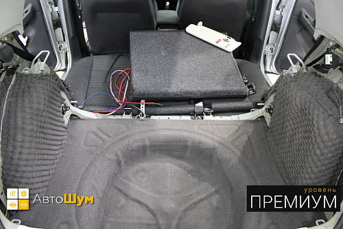 Шумоизоляция багажника Фольксваген Гольф.