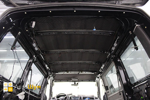 Клеим шумопоглотитель на крышу Volkswagen Caravelle