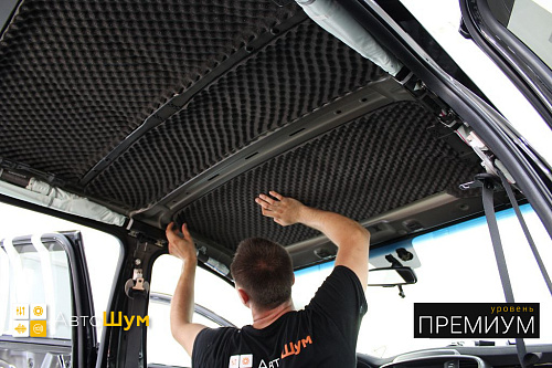 Клеим шумопоглотитель Герметон 7 вторым слоем на крышу Киа Соренто Прайм