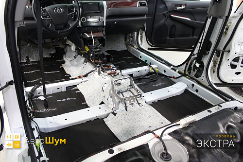 Звукоизоляция днища Тойоты Камри 55