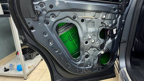 Виброизоляция двери Джили Монжаро