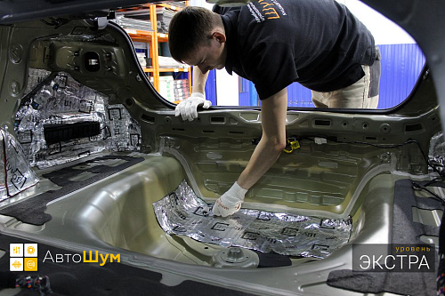 Клеим виброизоляцию на дно багажника Киа Оптима