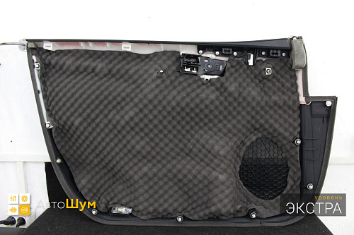 Шумоизоляция обшивки двери Тойоты Камри 55