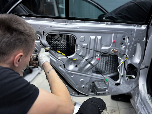 Виброизоляция дверей Тойота Камри