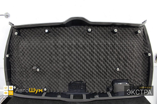 Шумоизоляция обшивки пятой двери Хонды ЦРВ