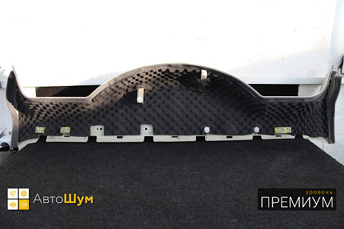 Клеим обшивку пятой двери Митсубиси Паджеро