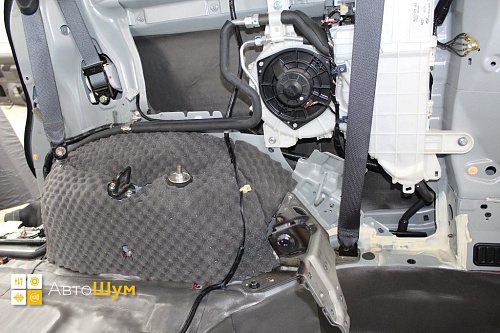 Шумоизоляция арок и крыльев Хонда Стэпвэгон