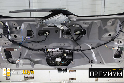 Шумоизоляция пятой двери Субару Аутбек.