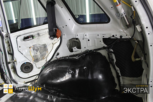 Шумоизоляция багажника Сузуки Гранд Витары