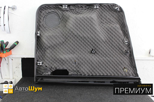 Шумоизоляция обшивки двери Форд Куга.