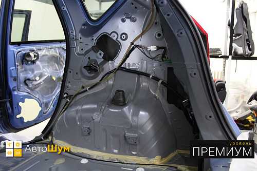 Заводская виброизоляция на арках Ниссан Ноут