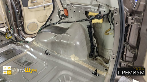 Заводская виброизоляция на арках Сузуки Гранд Витары