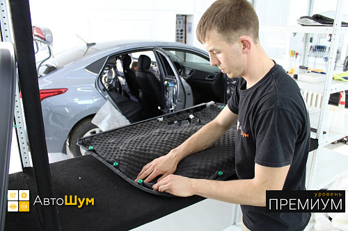 Оклеиваем дверную обшивку Хендай Солярис шумопоглотителем .