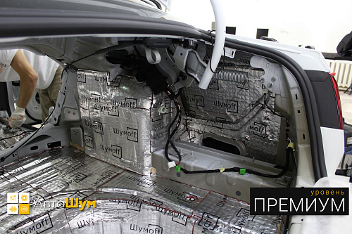 Клеим Шумофф Black Joker на арки Фолксваген Пассат.