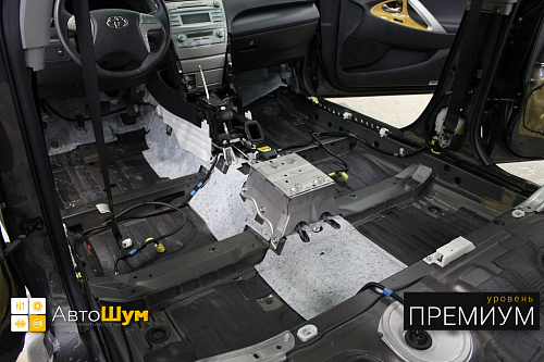 Заводская виброизоляция пола Тойоты Камри XV40.