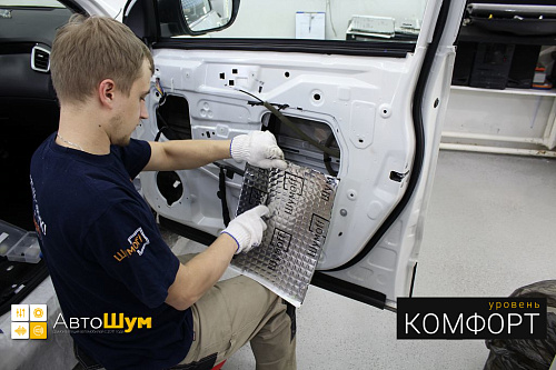 Клеим Шумофф М2 внутрь двери Ниссан Кашкай J11.