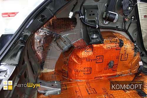 Клеим Шумофф М3 на арки Ниссан Лиф.