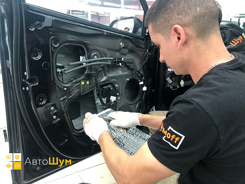 Клеим Шумофф M2 внутрь двери Хёндай Крета