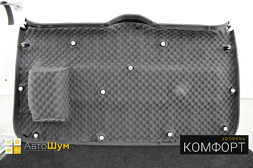 Шумоизоляция обшивки пятой двери Сузуки Гранд Витары.