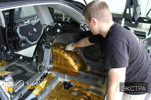 Клеим виброизоляцию в багажник Хонда Джейд