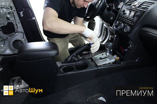 Разборка салона Субару Форестер