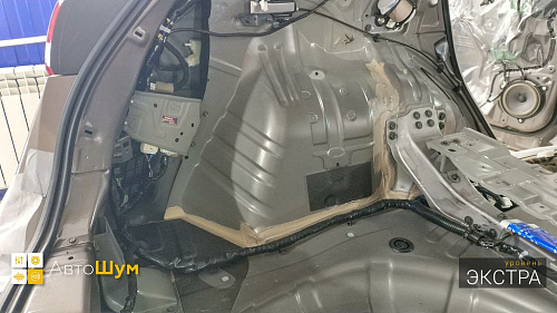 Штатная шумоизоляция арок Ниссан Мурано