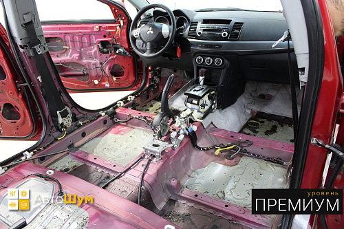 Штатная шумоизоляция днища Митсубиси Лансер