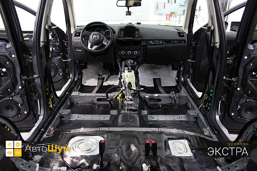 Шумоизоляция днища Мазды Сх 5