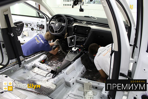 Клеим Шумофф Black Joker на пол Фольксваген Пассат.