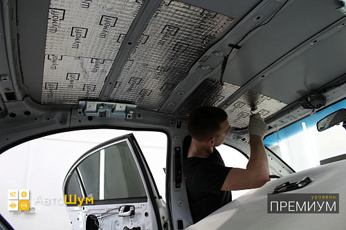 Клеим виброизоляцию на крышу Джили Эмгранд